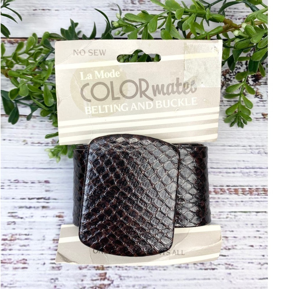 Vintage Ladies Faux Brown CrocSkin No Sew Belt and Buckle OS